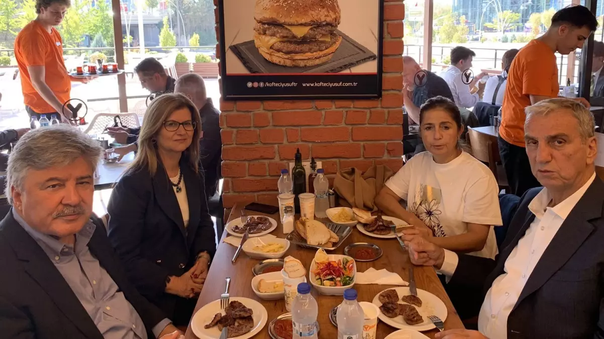 Giden herkesin bugünlerde pişman olduğu Köfteci Yusuf’a gidip yemek yedi